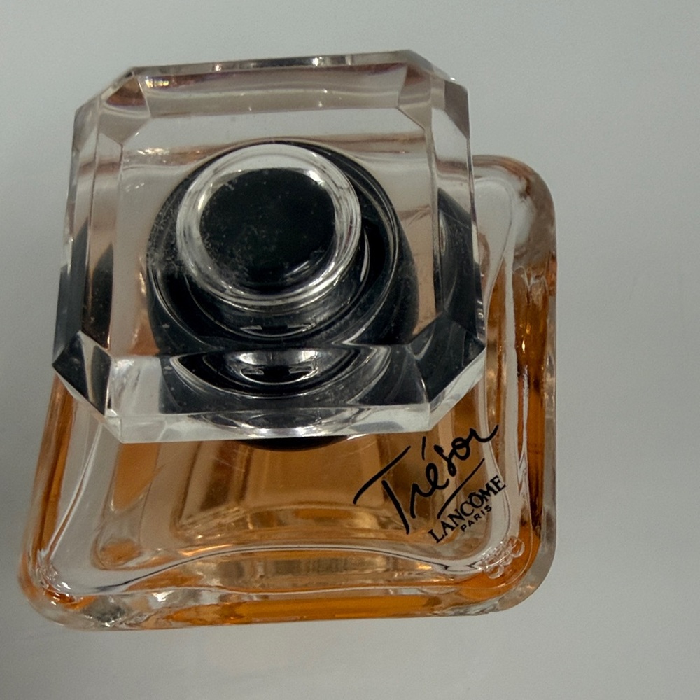 Lancôme Trésor Perfume with Clear Cap - Picture 2 of 3
